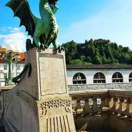 Artistic In Historical Old Town Apartmán